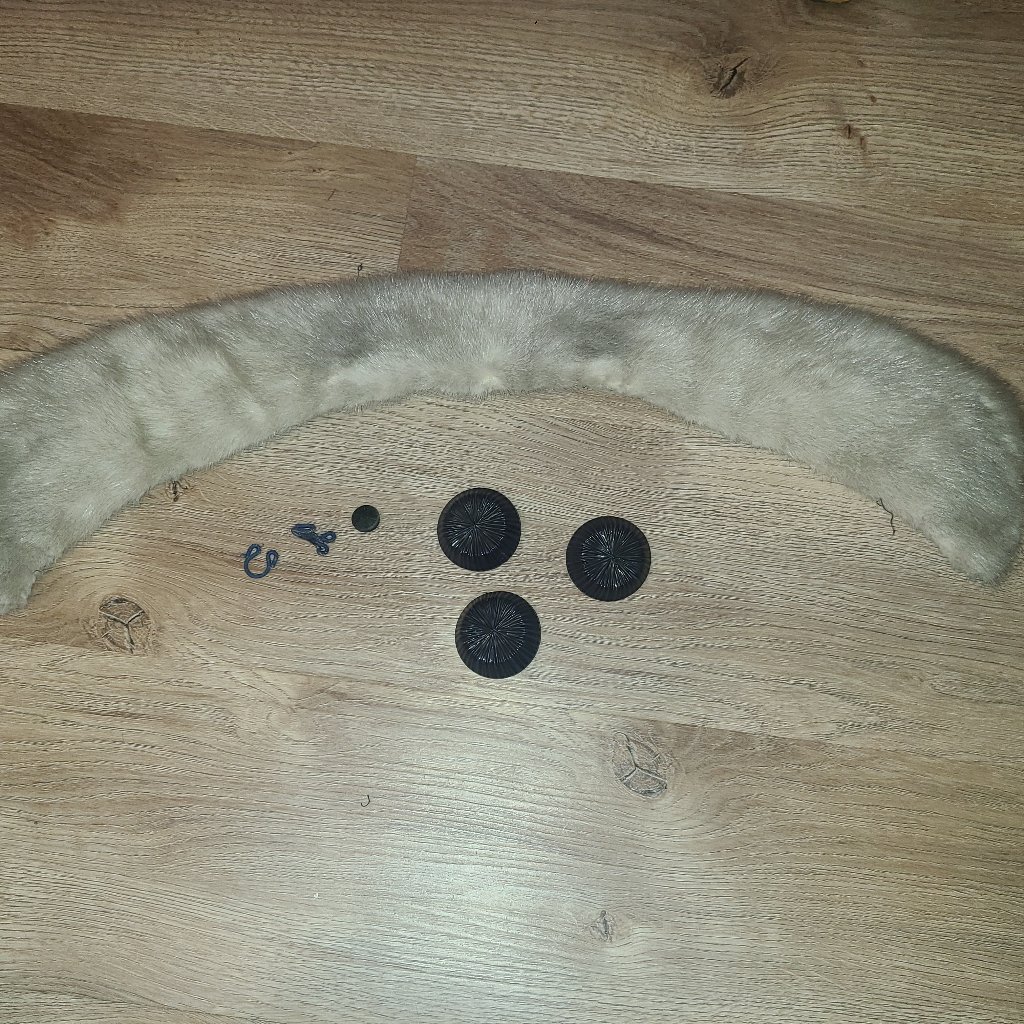 Vintage 1940'2 50's Large Coat Buttons & Mink Collar From A Mcm Coat Wonderful!